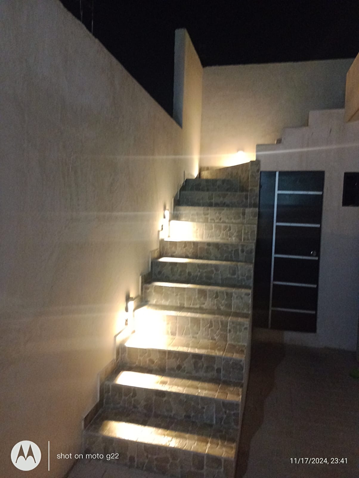 Escalera iluminada
